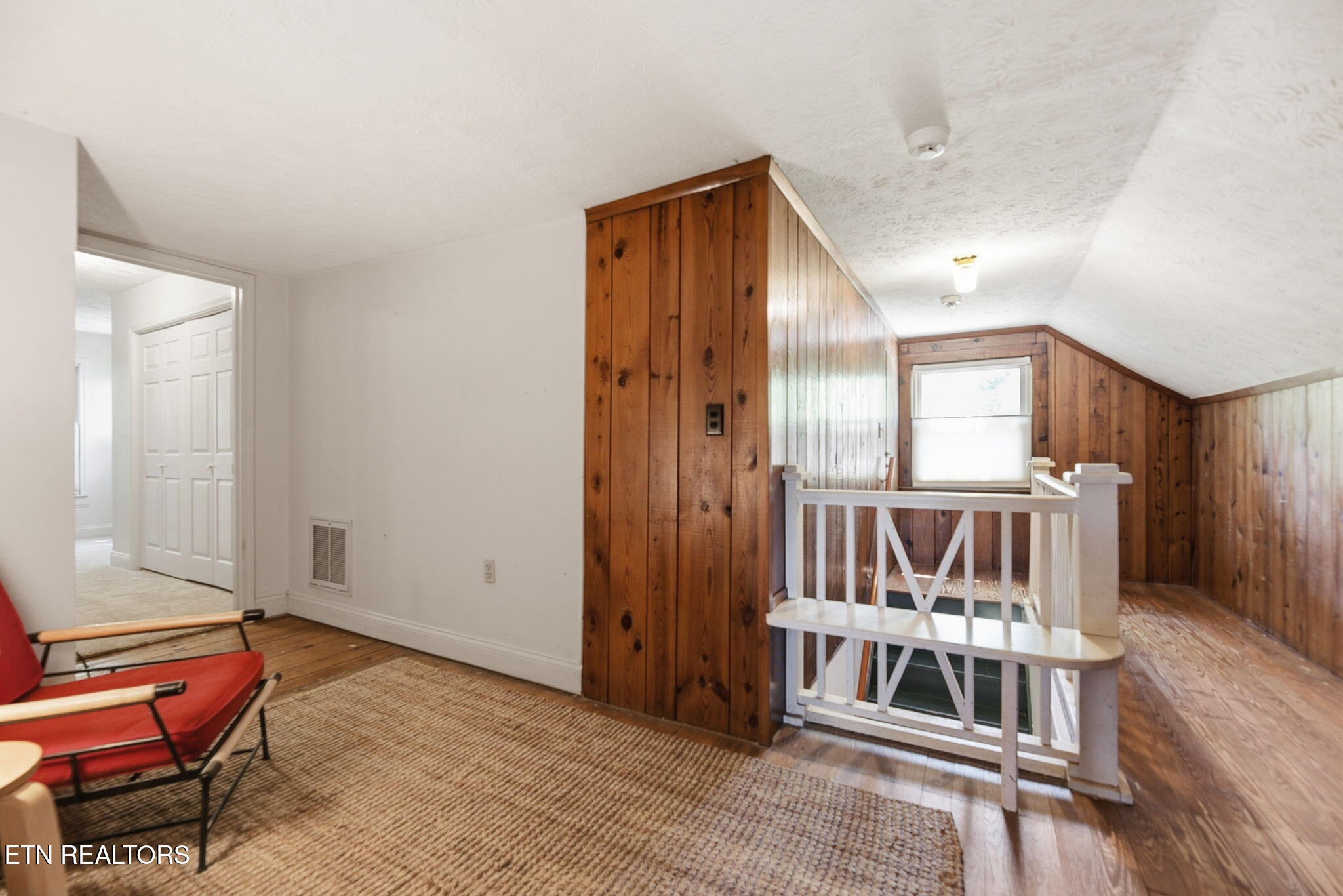 5220 Haynes-Sterchi Road Knoxville, TN 37912 - Photo 33 of 54 Upstairs Bench in Landing Area