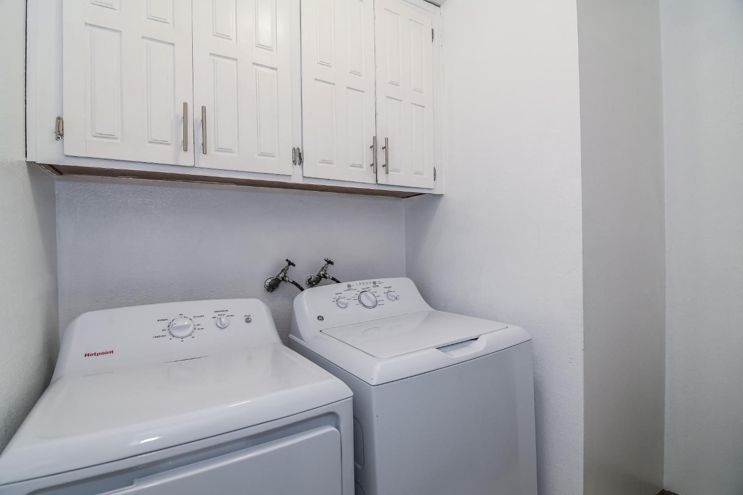 1139 Rivara Circle Sacramento, CA 95864 - Photo 53 of 72 a utility room with dryer and washer