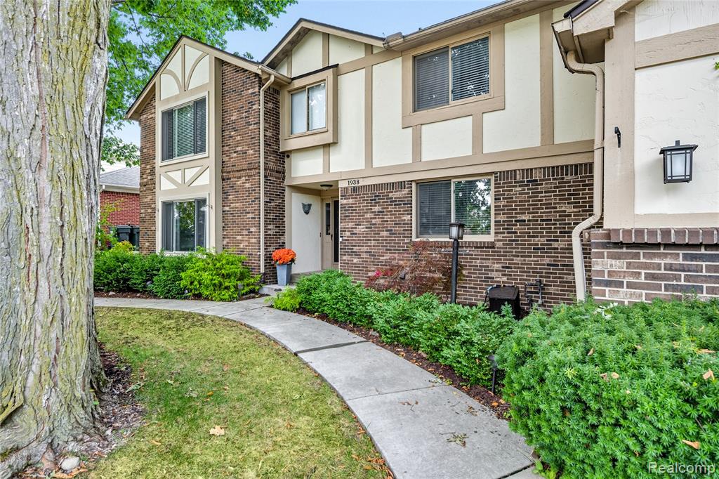 1938 Kilburn Road West Rochester Hills, MI 48306 - Photo 5 of 69