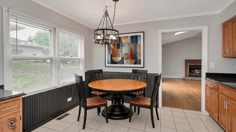 $525,000 | 8348 Adbeth Avenue, Woodridge, IL 60517