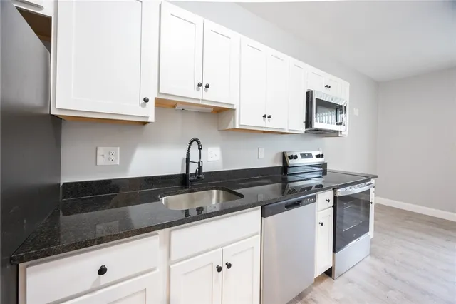 $1,601 | 6899 Post Road, Unit 206, North Kingstown, RI 02852