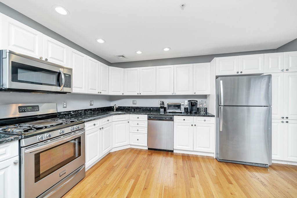 997 Main Street, Unit 6 Wakefield, MA 01880 - Photo 2 of 32