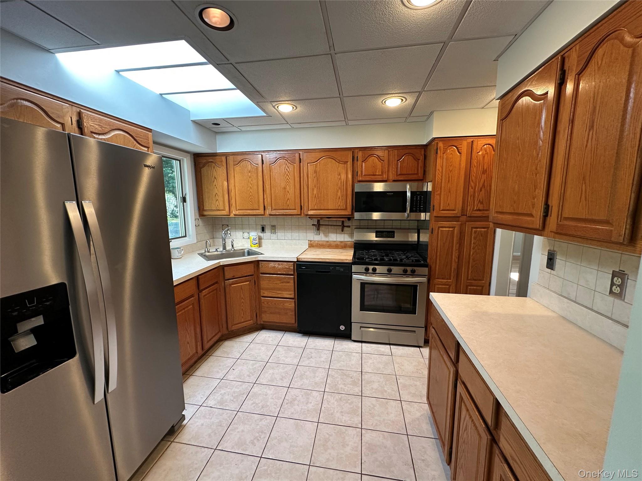 382 Convent Road Blauvelt, NY 10913 - Photo 7 of 23 Young Appliances, Refrigerator with water and ice maker