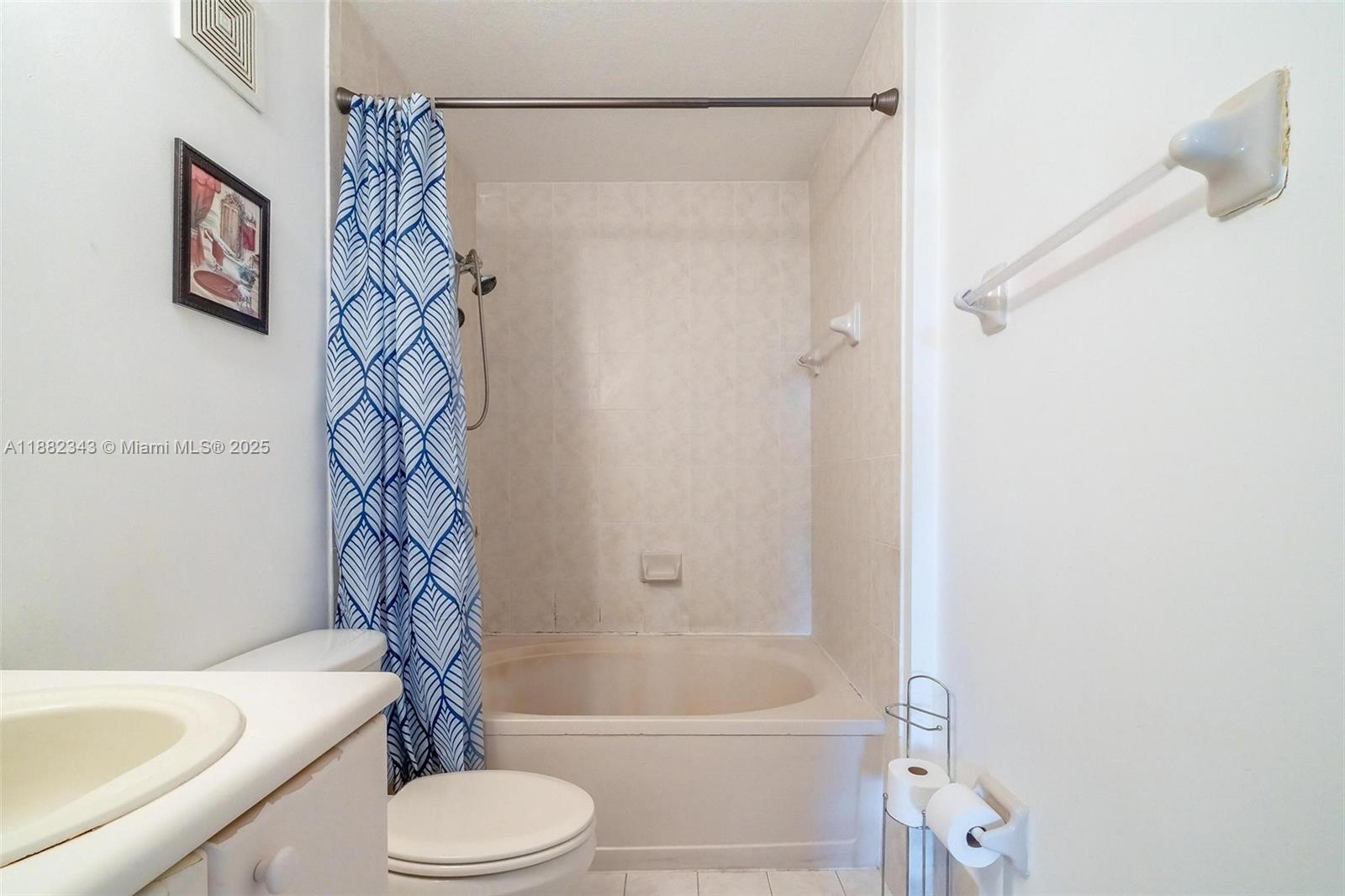4455 Southwest 160th Avenue, Unit 205 Miramar, FL 33027 - Photo 33 of 44 a bathroom with a toilet and a tub
