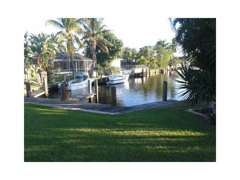 520 Southwest 15th Street, Unit 101 Pompano Beach, FL 33060 - Photo 6 of 9 a view of a park