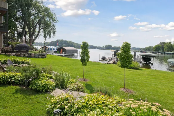 $1,699,000 | 2463 Black Lake Road, Spring Park, MN 55384