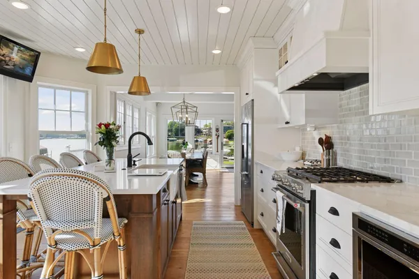 $1,699,000 | 2463 Black Lake Road, Spring Park, MN 55384