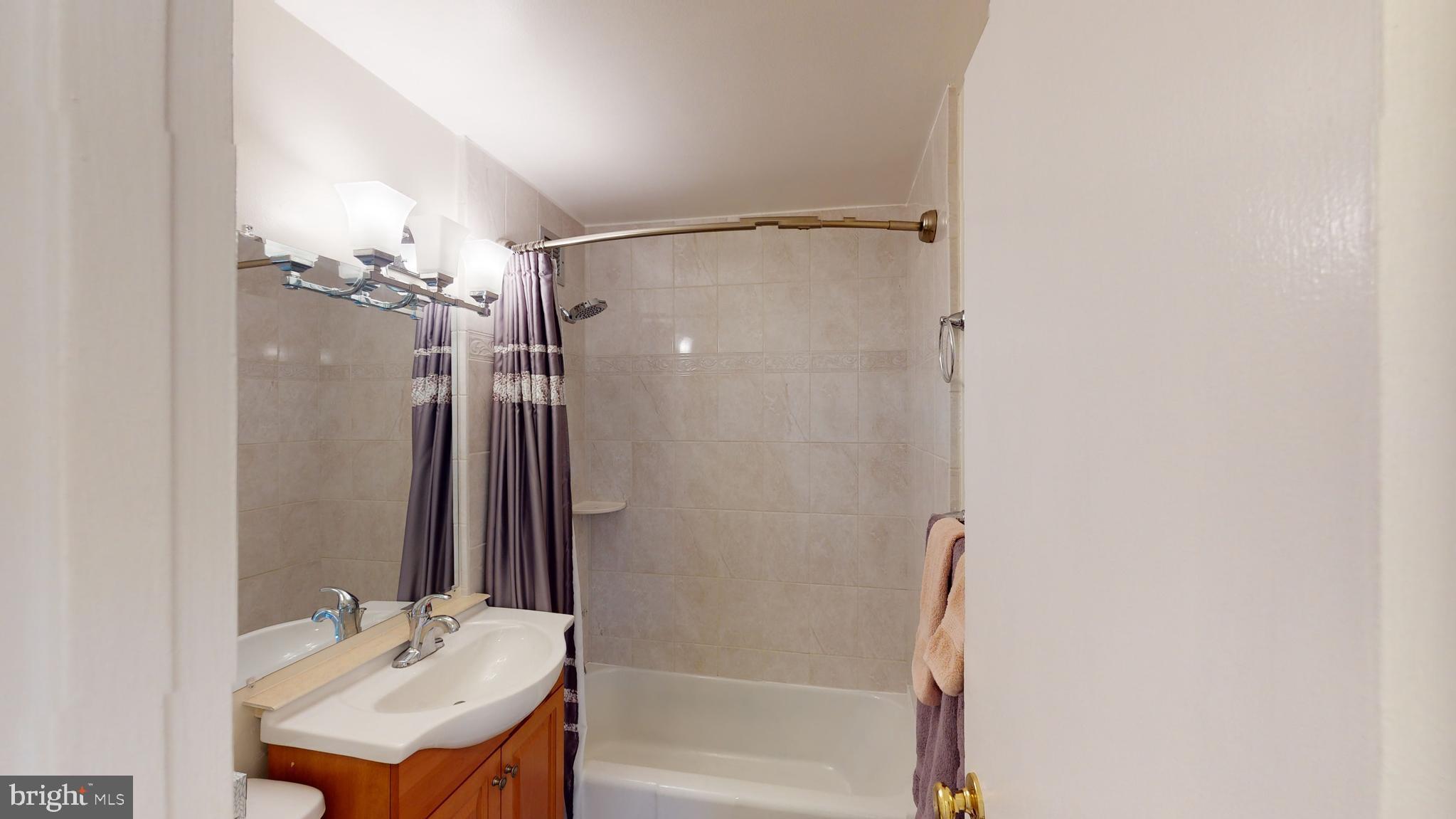 1111 Arlington Boulevard, Unit 731 Arlington, VA 22209 - Photo 15 of 46 a bathroom with a bath tub and a sink