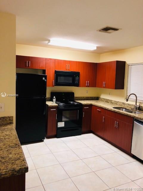 1641 West 17th Street Riviera Beach, FL 33404 - Photo 4 of 32 Gallery Image 4
