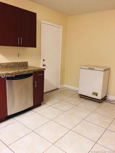 1641 West 17th Street Riviera Beach, FL 33404 - Photo 5 of 32 Gallery Image 5