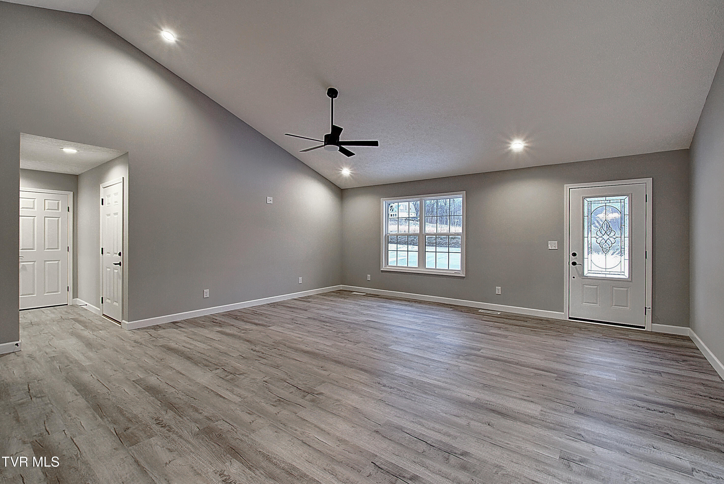 276 Slagle Road Elizabethton, TN 37643 - Photo 11 of 38 DSC_0055And8more