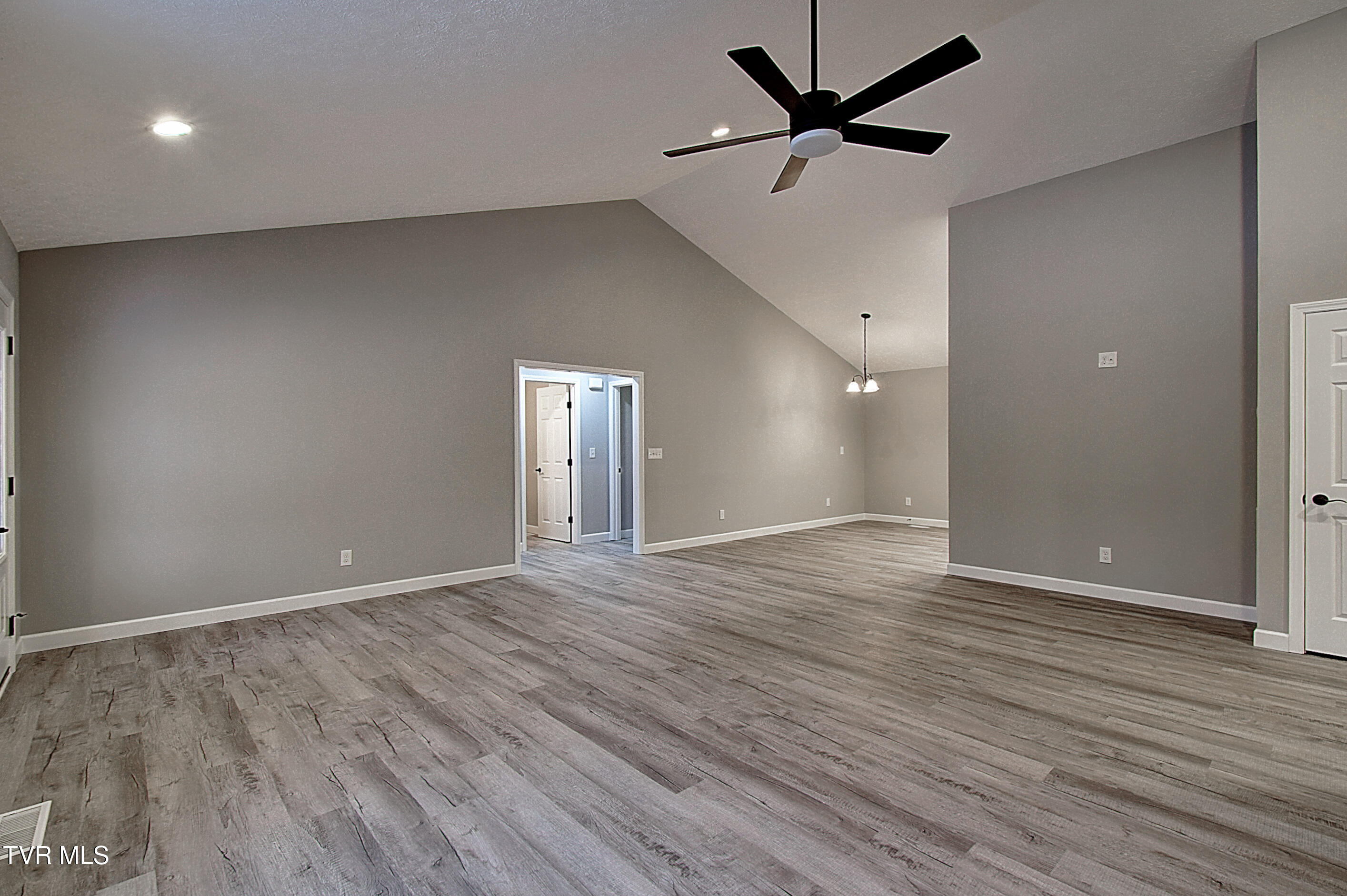 276 Slagle Road Elizabethton, TN 37643 - Photo 13 of 38 DSC_0100And8more