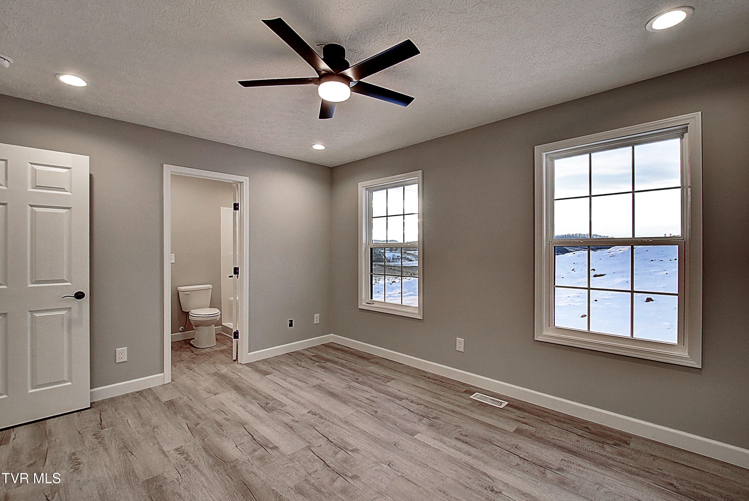 276 Slagle Road Elizabethton, TN 37643 - Photo 22 of 38 DSC_0268And8more