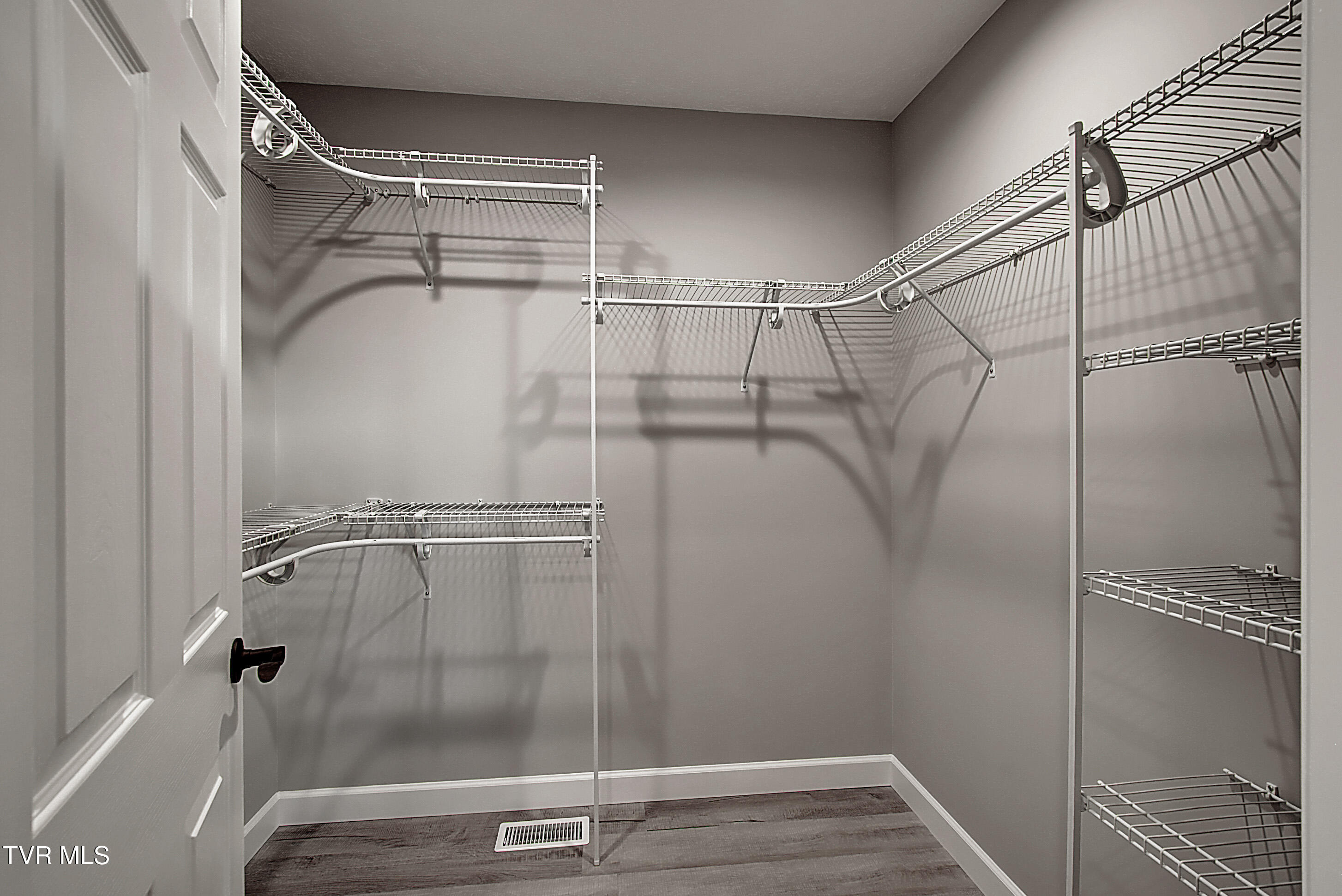 276 Slagle Road Elizabethton, TN 37643 - Photo 25 of 38 DSC_0322_3_4_5_6_7