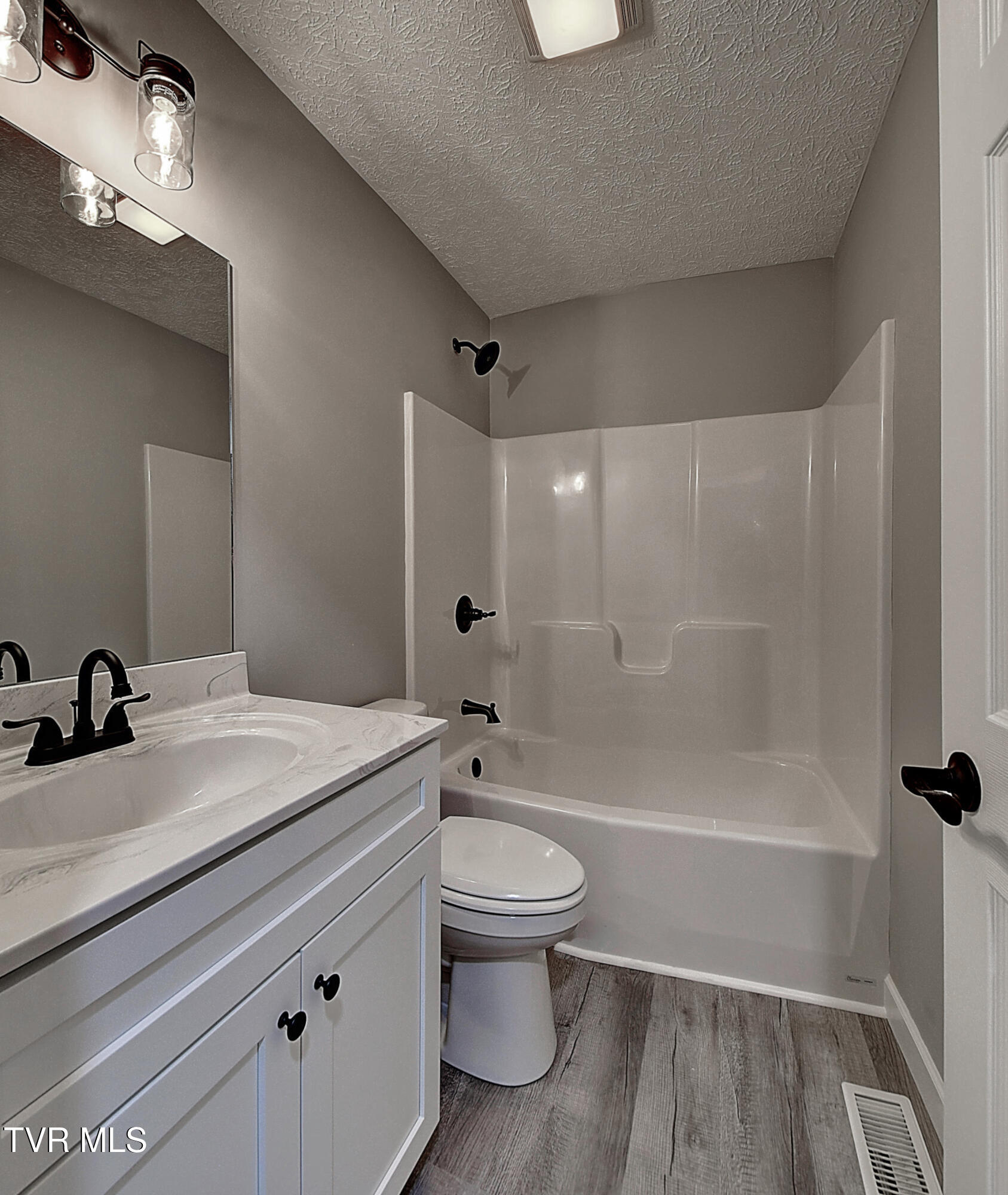 276 Slagle Road Elizabethton, TN 37643 - Photo 30 of 38 DSC_0412And8more_stitch