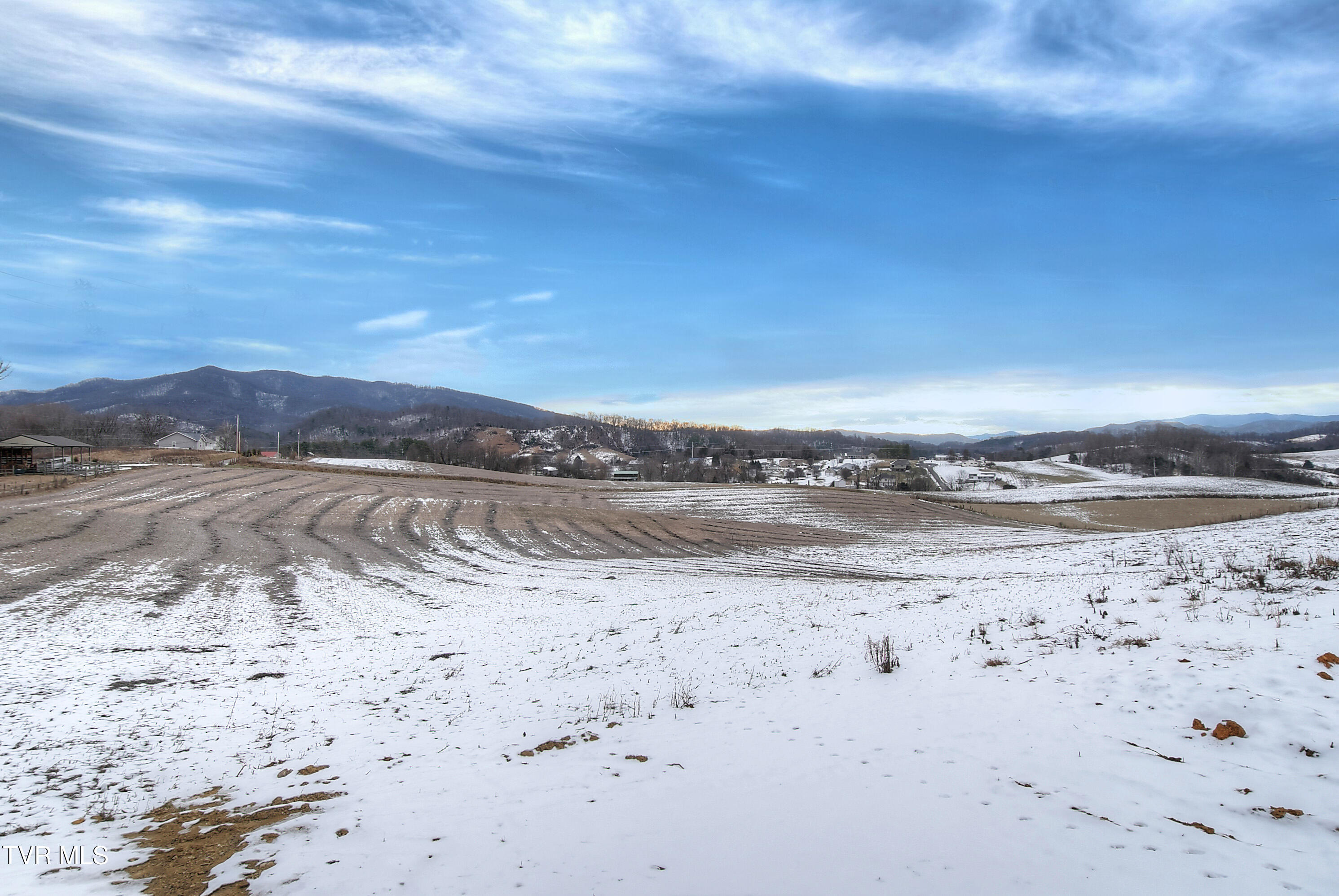 276 Slagle Road Elizabethton, TN 37643 - Photo 36 of 38 DSC_0583_4_5_6_7_8 (1)