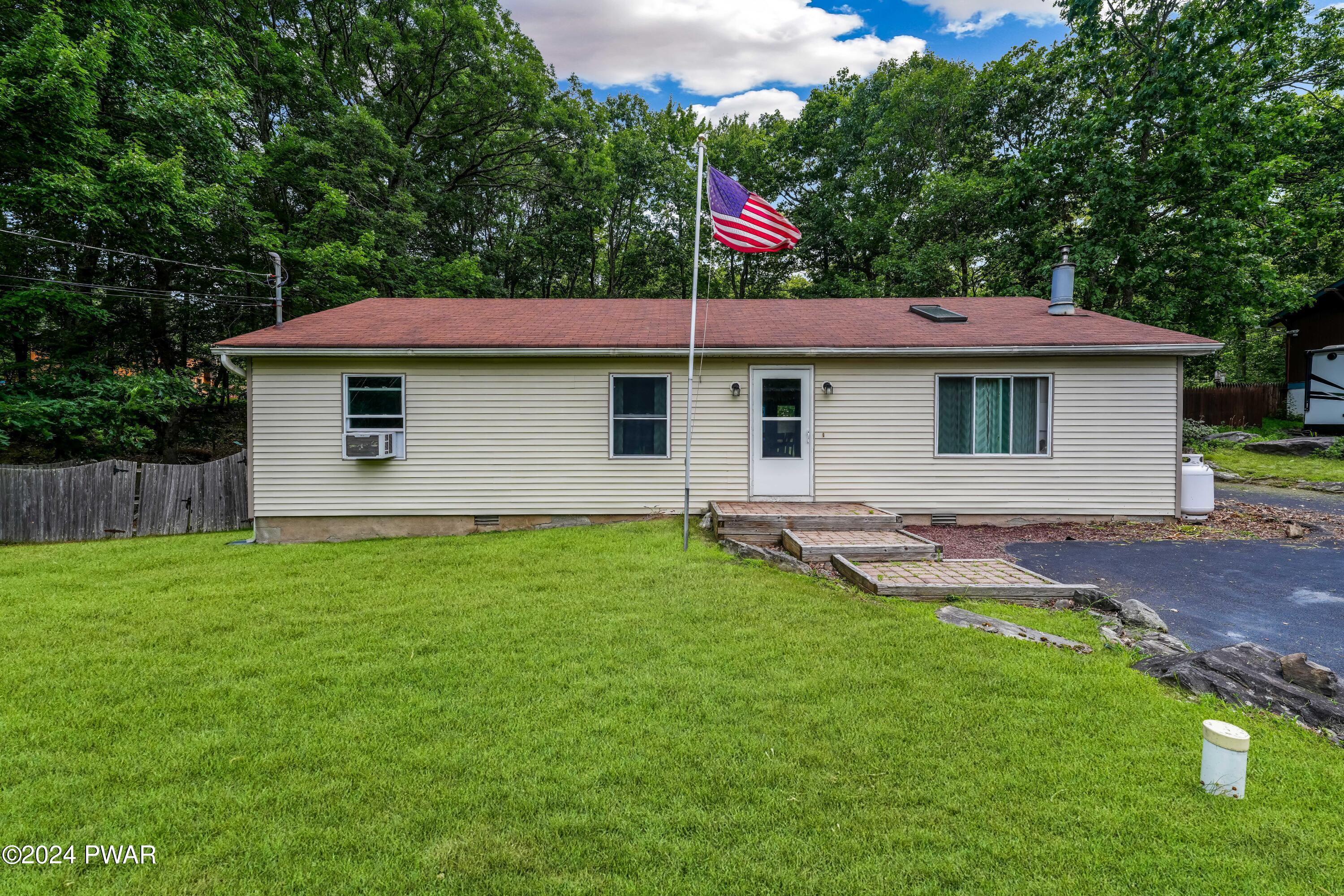 155 Gold Key Road Milford, PA 18337 - Photo 1 of 24 LEX00341