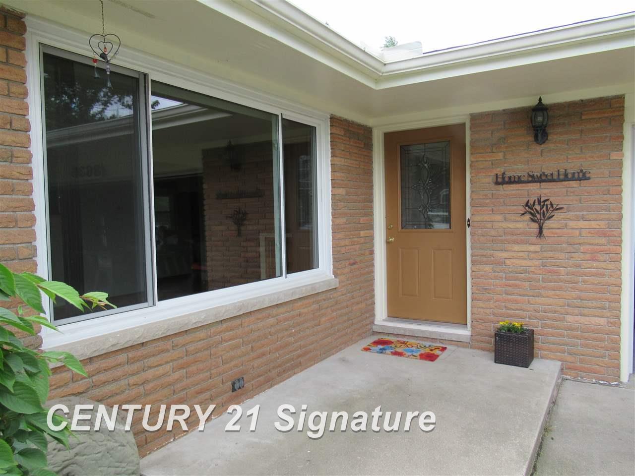 8635 North River Road Freeland, MI 48623 - Photo 2 of 18