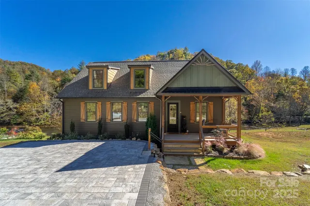 a view of a house with a outdoor