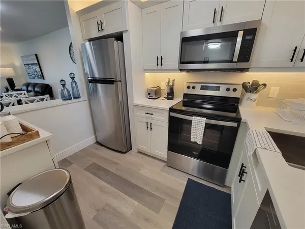 $3,100 | 200 Forest Lakes Boulevard, Unit 111, Naples, FL 34105