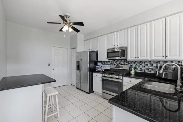 $287,000 | 21543 Eich Drive, Crest Hill, IL 60403