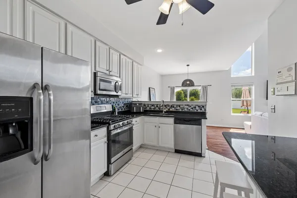 $287,000 | 21543 Eich Drive, Crest Hill, IL 60403