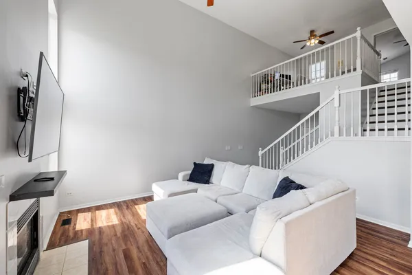 $287,000 | 21543 Eich Drive, Crest Hill, IL 60403