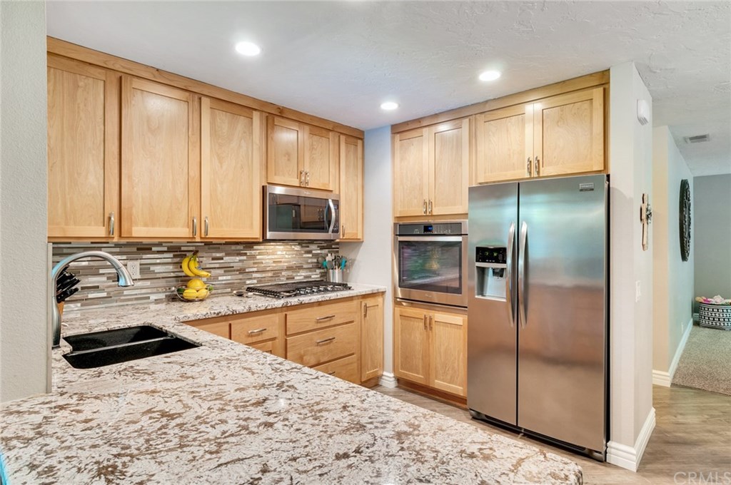 9760 Lincoln Avenue Riverside, CA 92503 - Photo 3 of 27