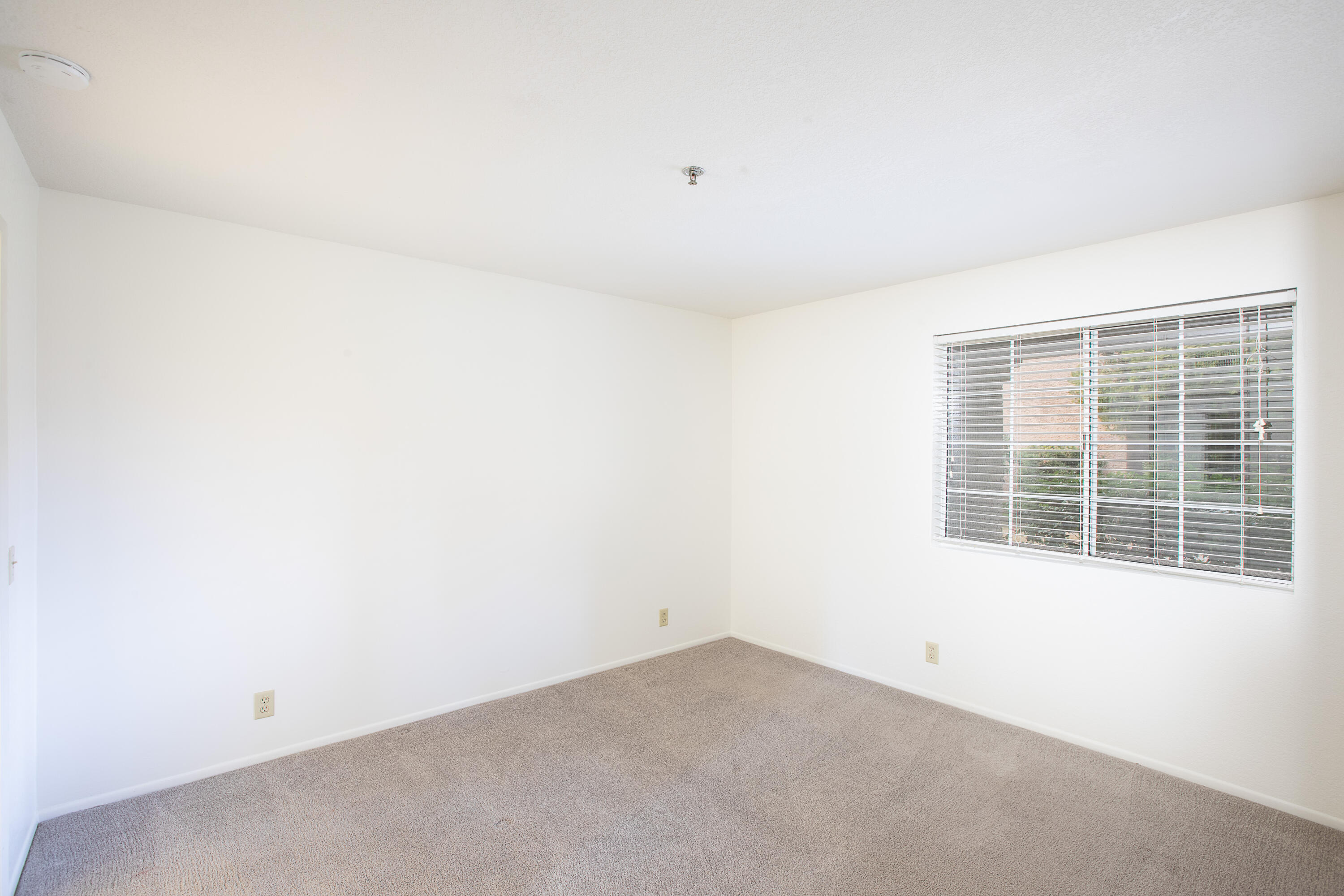 2700 Lawrence Crossley Road, Unit 27 Palm Springs, CA 92264 - Photo 7 of 13 an empty room with a window