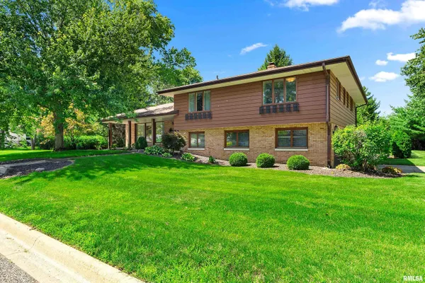 $399,000 | 273 East Hazelwood Street, Morton, IL 61550