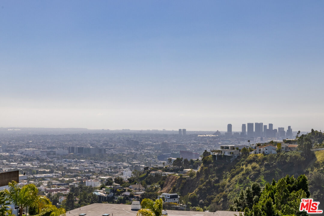 2047 Hercules Drive, Los Angeles, CA 90046 Compass