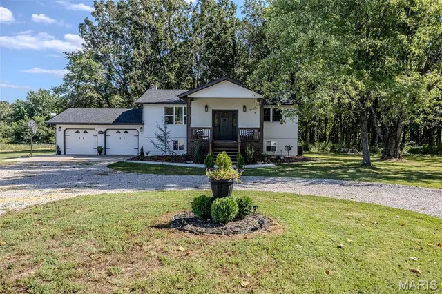 $449,500 | 17996 Dove Road, Phillipsburg, MO 65722