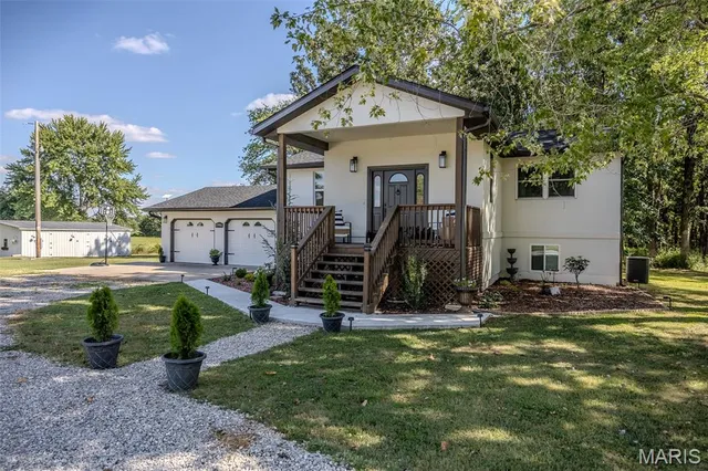 $449,500 | 17996 Dove Road, Phillipsburg, MO 65722