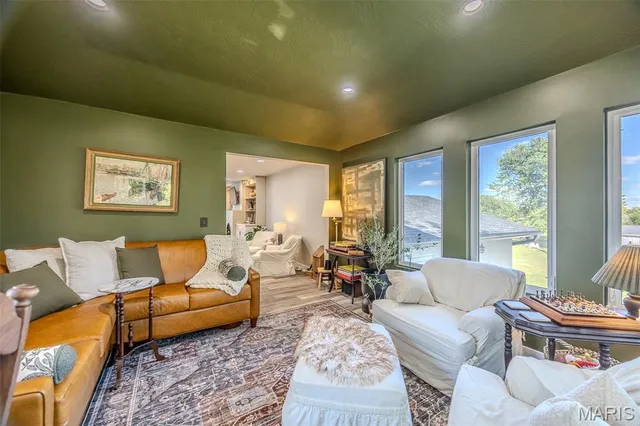 $449,500 | 17996 Dove Road, Phillipsburg, MO 65722