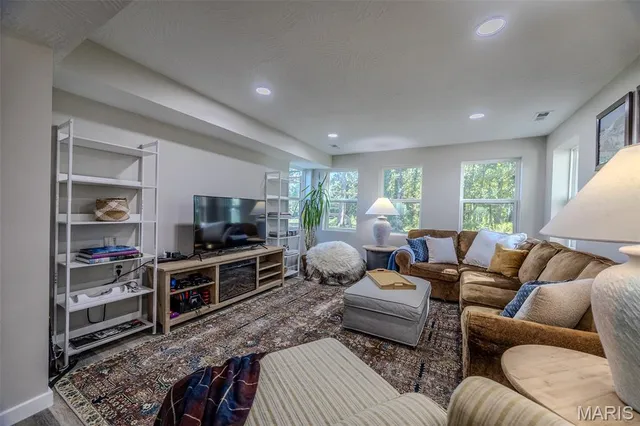 $449,500 | 17996 Dove Road, Phillipsburg, MO 65722