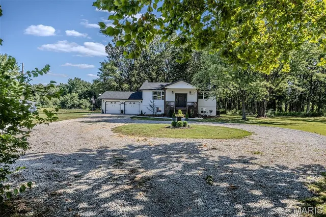 $449,500 | 17996 Dove Road, Phillipsburg, MO 65722