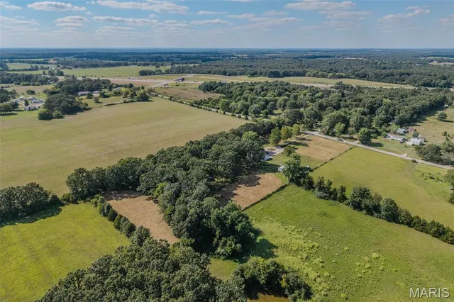 $449,500 | 17996 Dove Road, Phillipsburg, MO 65722