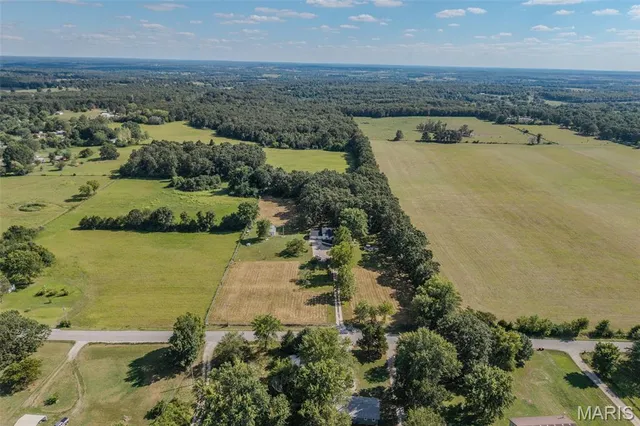 $449,500 | 17996 Dove Road, Phillipsburg, MO 65722