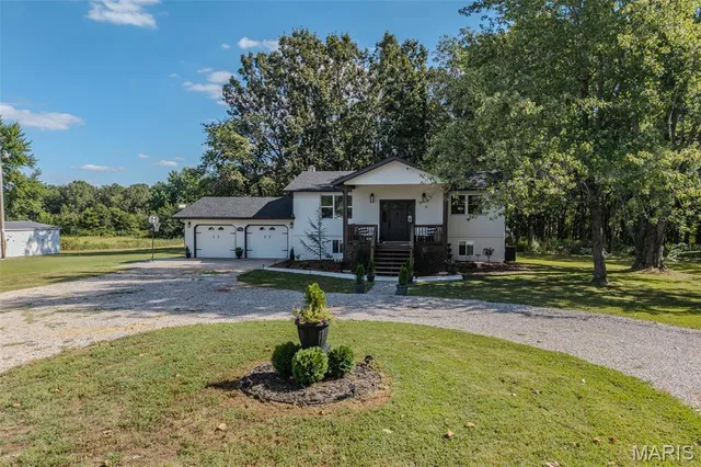 $449,500 | 17996 Dove Road, Phillipsburg, MO 65722