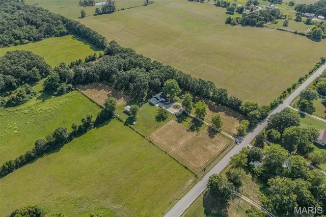 $449,500 | 17996 Dove Road, Phillipsburg, MO 65722