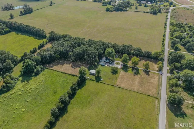 $449,500 | 17996 Dove Road, Phillipsburg, MO 65722