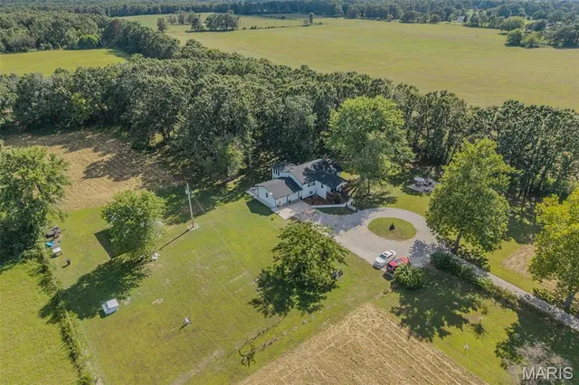 $449,500 | 17996 Dove Road, Phillipsburg, MO 65722