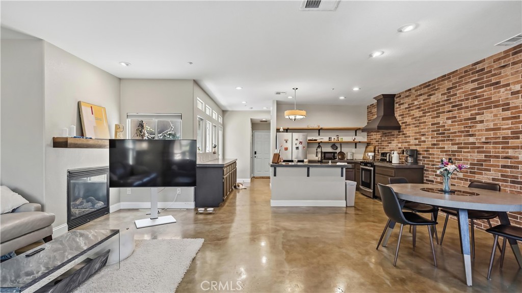 6360 Manzanita Way Riverside, CA 92504 - Photo 5 of 58