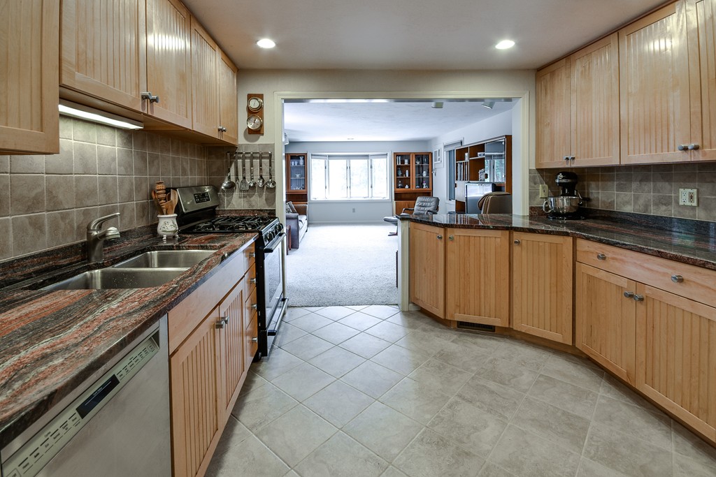 9 Aqueduct Road Wayland, MA 01778 - Photo 10 of 24 Gallery Image 10