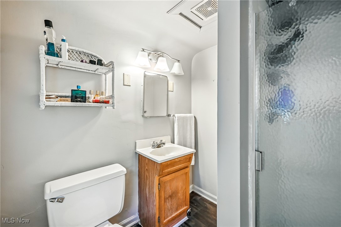 351 Niles Vienna Road Vienna, OH 44473 - Photo 27 of 30 2nd floor bathroom w/ step in shower
