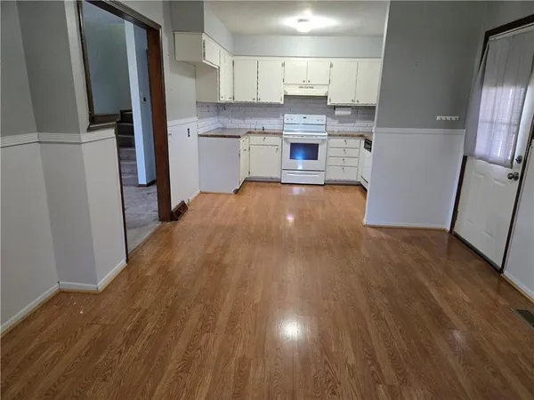 $425,000 | 32188 Osawatomie Road, Paola, KS 66071