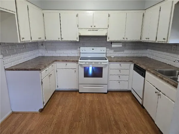 $425,000 | 32188 Osawatomie Road, Paola, KS 66071
