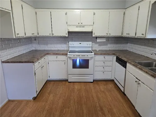 $425,000 | 32188 Osawatomie Road, Paola, KS 66071