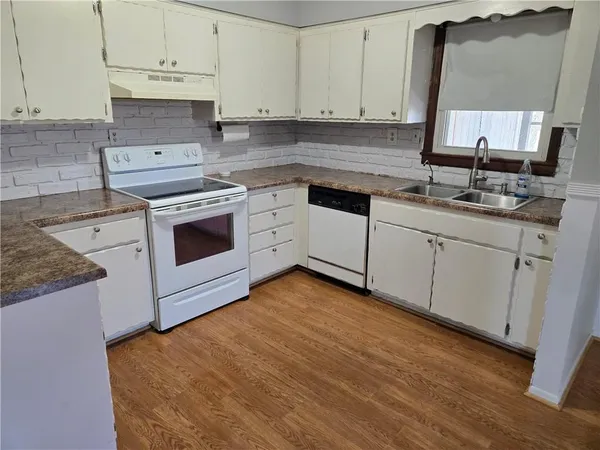 $425,000 | 32188 Osawatomie Road, Paola, KS 66071