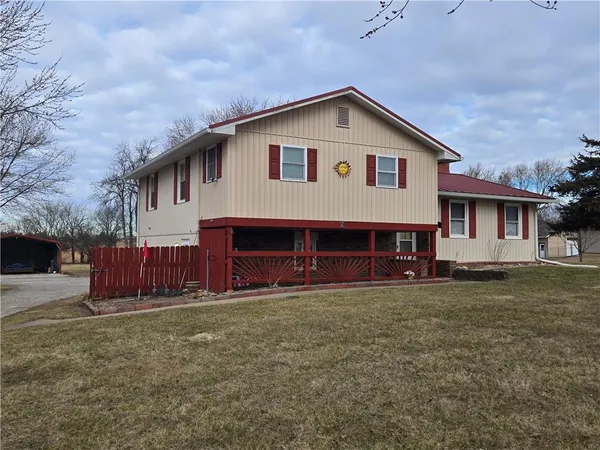$425,000 | 32188 Osawatomie Road, Paola, KS 66071